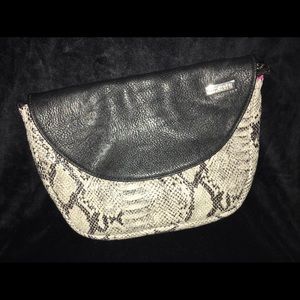 * NEW * Snakeskin-Style Crossbody Bag